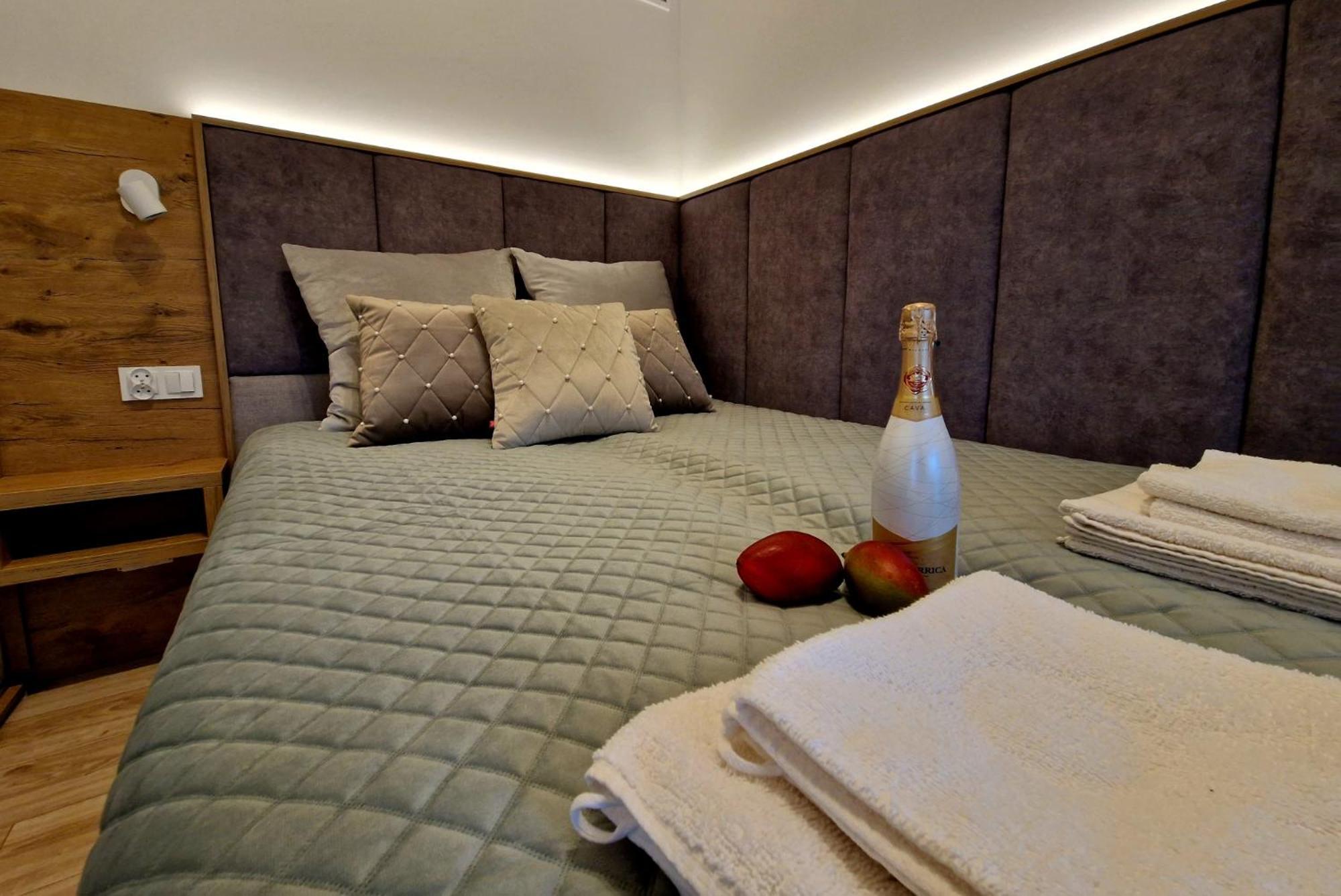 Nowe Domki Deluxe Z Widokiem Na Zatoke Z Basenem I Sauna Oslonino Εξωτερικό φωτογραφία