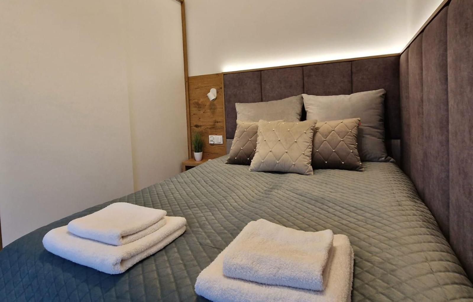 Nowe Domki Deluxe Z Widokiem Na Zatoke Z Basenem I Sauna Oslonino Εξωτερικό φωτογραφία